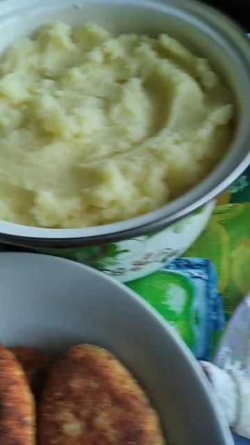Простой, но вкусный#обед#ужин#курица#котлеты#картошка#пирог#shorts смотреть онлайн