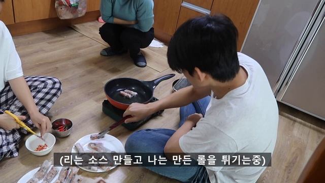 베트남 여자친구의 음식을 먹어본 엄마의 반응 смотреть онлайн