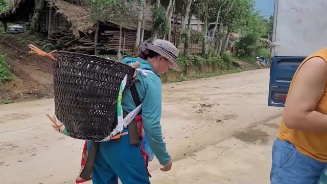 The mother-in-law scolded the young man for refusing to sell her alcohol смотреть онлайн