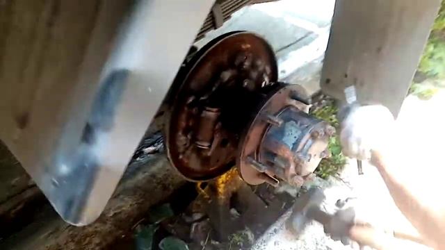 how to removed stuck up wheel cylinder brake piston, foton clise van. смотреть онлайн