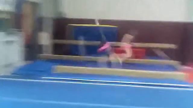 Bloiper lol Mia is siting aon bar and I fall. GAt the(12) смотреть онлайн