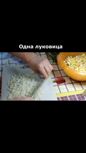 Салат со свеклой солеными огурчиками