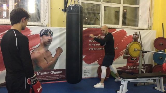 Как двигаться при работе с тяжелым мешком смотреть онлайн