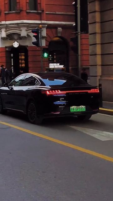 Притягивающий внимание Китайский электрокар BYD Han смотреть онлайн