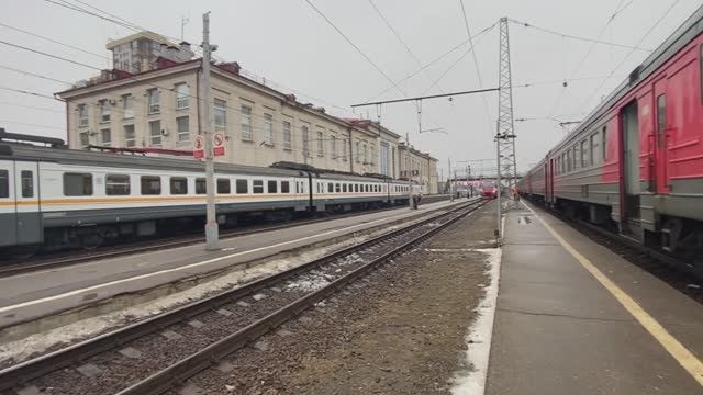 Ловим электропоезд ЭР2 на вокзале Рязань-1 смотреть онлайн
