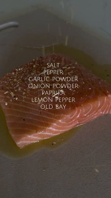 Salmon caesar salad!🥗 #shorts смотреть онлайн