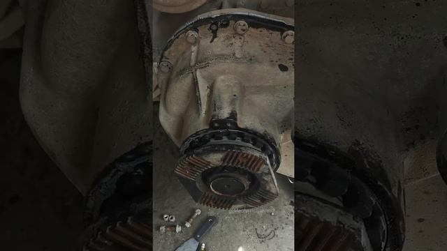 Truck differential spider gear broken, replace differential gear kits. смотреть онлайн