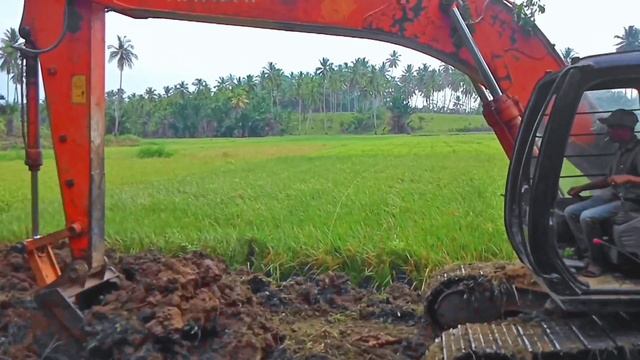 Operator Alat Berat HITACHI ZX 110 Korek Saluran CACING Sawah смотреть онлайн