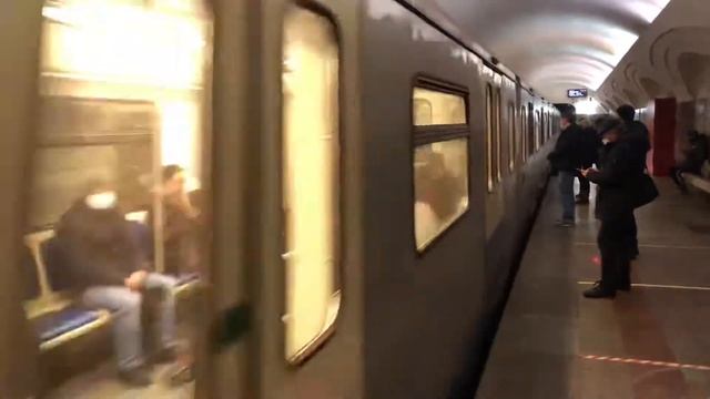 81-760/761 Ока На станции Шоссе Энтузиастов смотреть онлайн