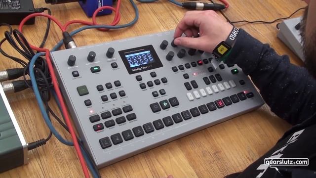 Elektron Analog Four MK II Audio Demo @ ADE2017 смотреть онлайн