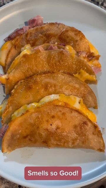 Melt in your Mouth, Cheesy ham Quesadillas! #shorts #shortvideo #food смотреть онлайн