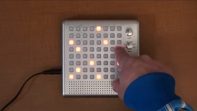 Bliptronic 5000 LED Synthesizer from ThinkGeek смотреть онлайн