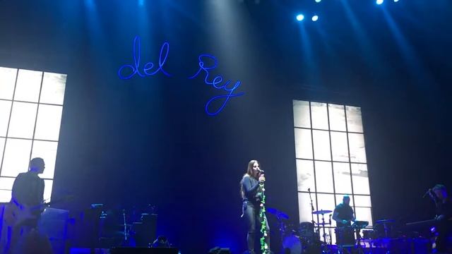 White Mustang // Lana Del Rey @ Liverpool Echo Arena смотреть онлайн