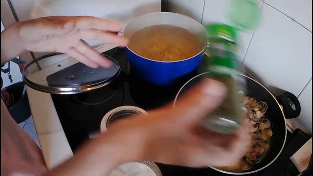 Tagliatelle alle vongole | Pasta con almejas, bueno, bonito y barato смотреть онлайн