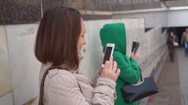 Russian Famous Accordion Player Earned More Playing In Metro Than American Famous Violinist! (БАЯН!)