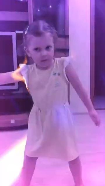 Танцы (astronaut) смотреть онлайн