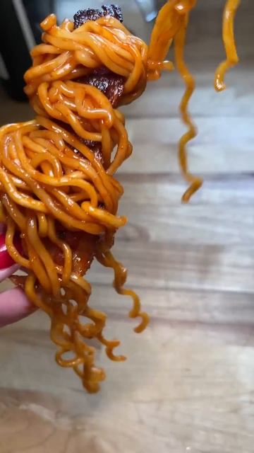 I made a bacon ramen grilled cheese sandwich смотреть онлайн