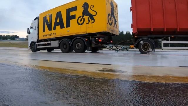 Glattkjøring CE !!! Vålerbanen klasse CE obligatirisk sikkerhetskurs på bane! смотреть онлайн