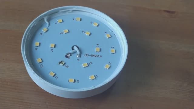 Часто ПЕРЕГОРАЮТ СВЕТОДИОДНЫЕ Лампочки. В Чём Причина смотреть онлайн