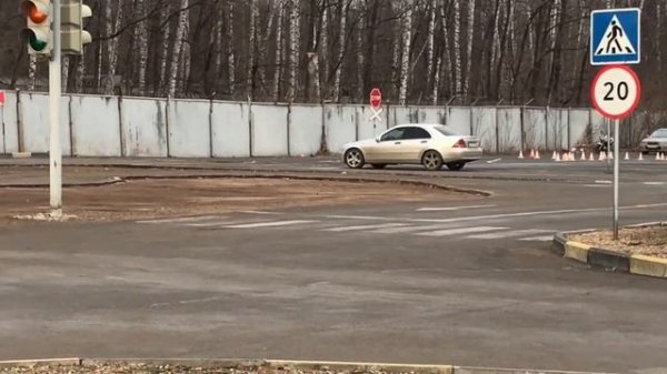 Первый урок вождения!!!! Первый раз за рулём.