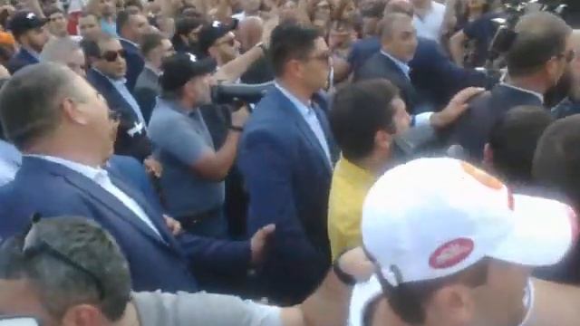 Пашинян в пути на площадь Республики 17 08 2018 смотреть онлайн
