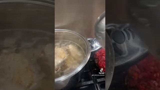 Борщ украинский со свиными рёбрышками смотреть онлайн