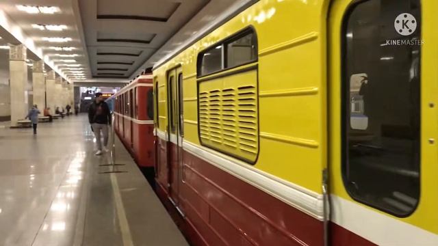Парад в московском метро (87 лет метро!!) смотреть онлайн