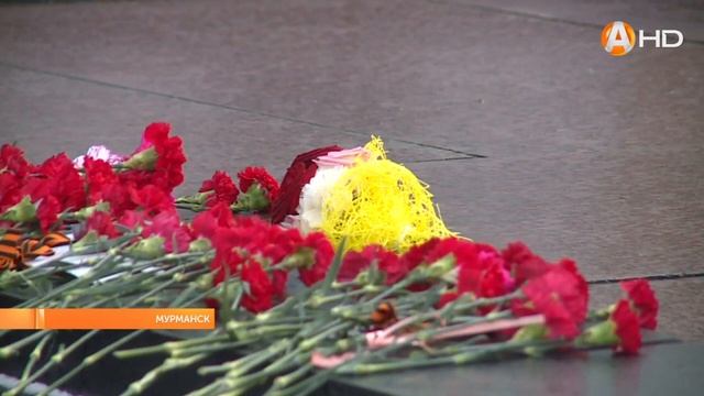 В рамках ежегодной Всероссийской акции «Пост №1» школьники Заполярья заступили в почётный караул у смотреть онлайн