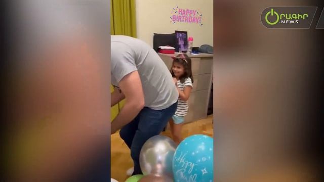 Ալեն Սիմոնյանը իր երեխայի հետ տանը ռուսերեն է խոսում смотреть онлайн