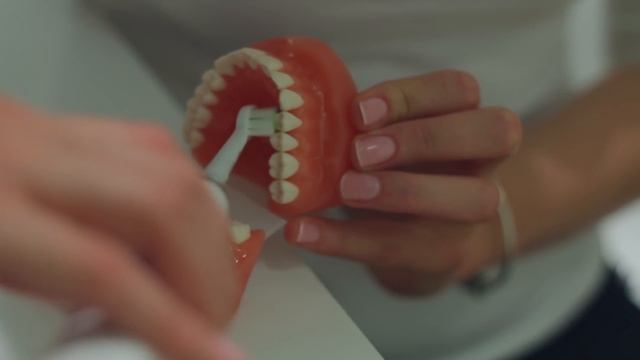 Jak myć zęby szczotką soniczną? смотреть онлайн