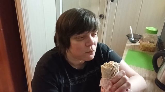 Ем шаверма в два часа ночи смотреть онлайн