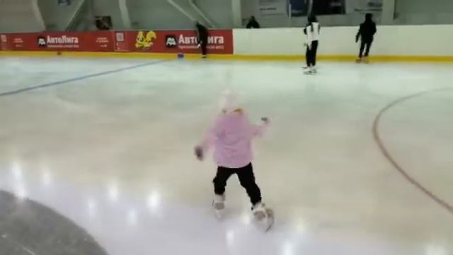 Принцесса катается на катке. смотреть онлайн