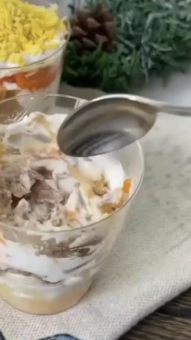 готовим самый вкусный салат в стаканчиках