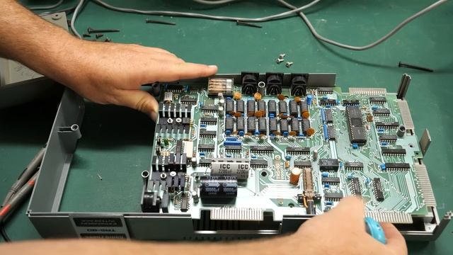Repairing A TRS-80 Model 1 And Expansion Interface смотреть онлайн
