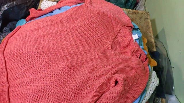 Распаковка мешка сортировки "Свитер" на оптовой базе секонд-хенд #ЭкстраСток смотреть онлайн