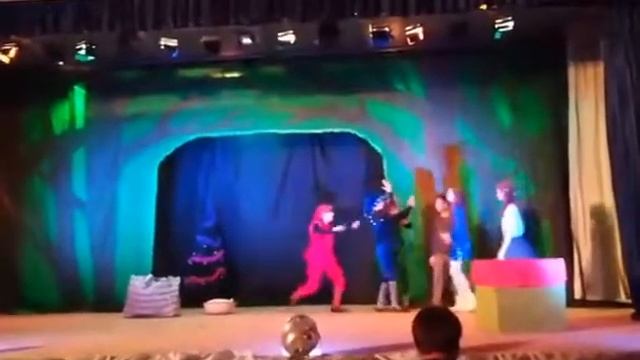 Спектакль "Календарь Бессмыслиц" /Воронеж/Дом пионеров и школьников/Декабрь 2017 смотреть онлайн