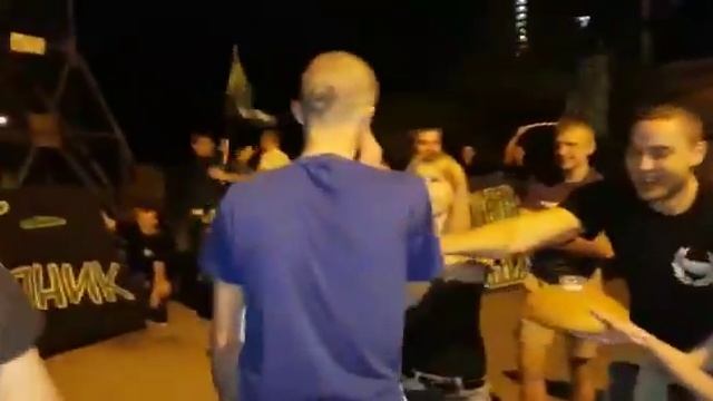 Фанаты встречают своих ребят после 5 суток заключения смотреть онлайн