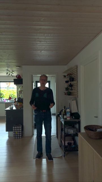 Ich gehe durch die Tür med dansk forklaring af grammatikken Apple Devices смотреть онлайн