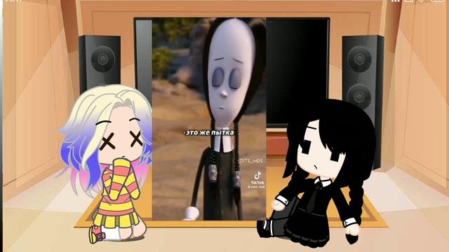 реакция уэнздей и её подруги на детство уэнздей 🖤 смотреть онлайн