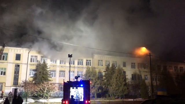 В Киеве пылает гимназия восточных языков смотреть онлайн