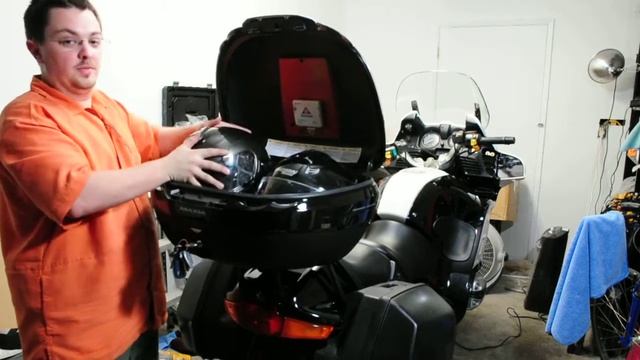 Givi E55 / E183 on a 2000 BMW R1100RTP смотреть онлайн