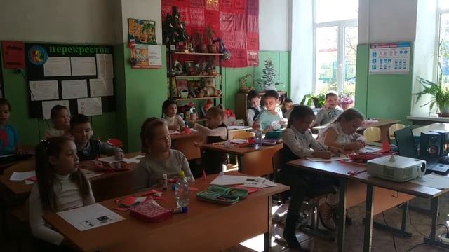 Вопросы к королеве Гере, занятие 3 «Плоские и пространственные фигуры». смотреть онлайн