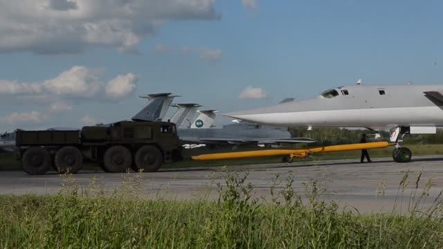 Дягилево. Бомбардировщик Ту-22М3: от взлёта до посадки смотреть онлайн