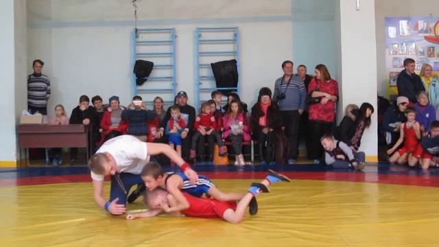 Боротьба - діти! Клуб Чемпіон змагання з вільної боротьби, м.Токмак смотреть онлайн