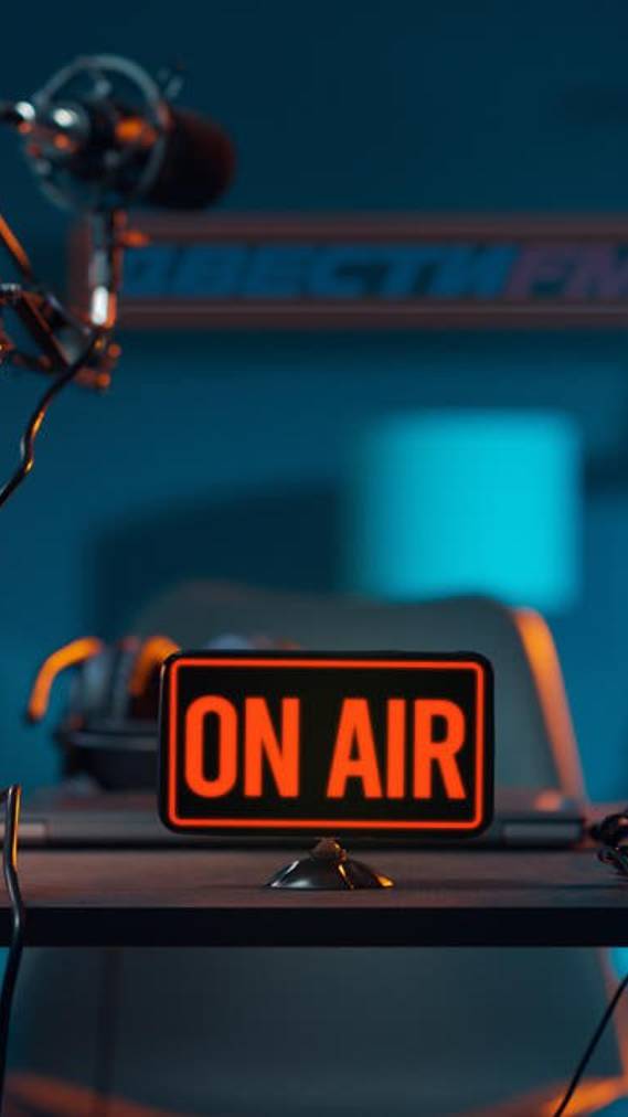 О фантастической твари, желании развалить Россию и о... Тамагочи... | Двести ФМ | Двести FM смотреть онлайн