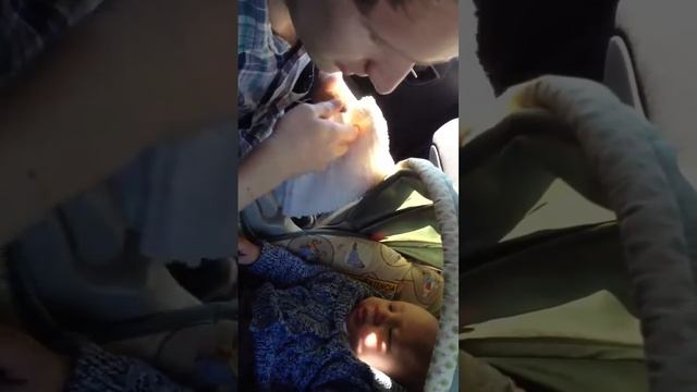 Daddy is singing Freddie a song смотреть онлайн