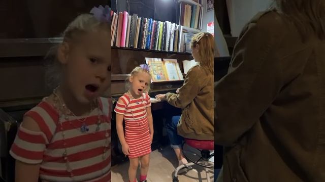 Открытый урок по вокалу, 5 лет. Vocal open lesson 5 years смотреть онлайн