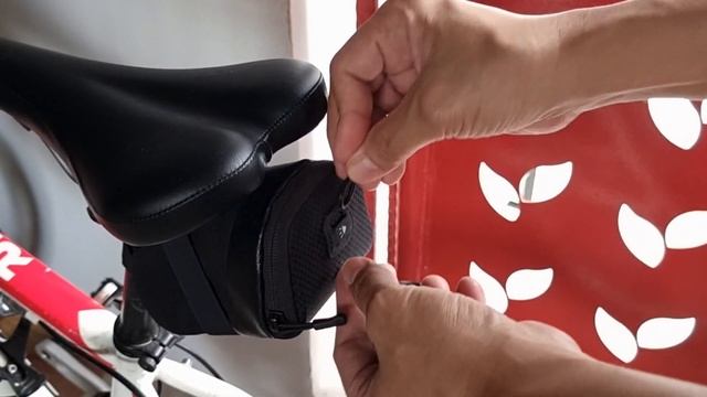 Rockbros Q3 Samurai Smart Bike Tail Light Installation On Decathlon Helmet And Decathlon Saddle Bag