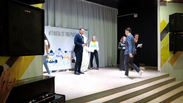 Школьникам вручили гранты губернатора смотреть онлайн