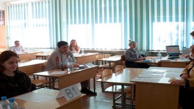 В России сдают ЕГЭ по профильной математике смотреть онлайн
